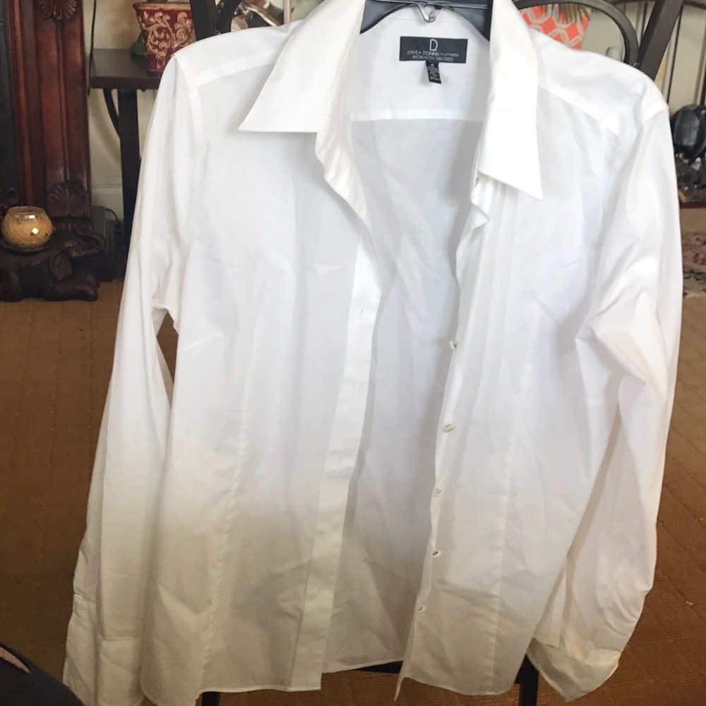 MUST HAVE! TAILORED WHITE BUTTON DOWN SHIRT